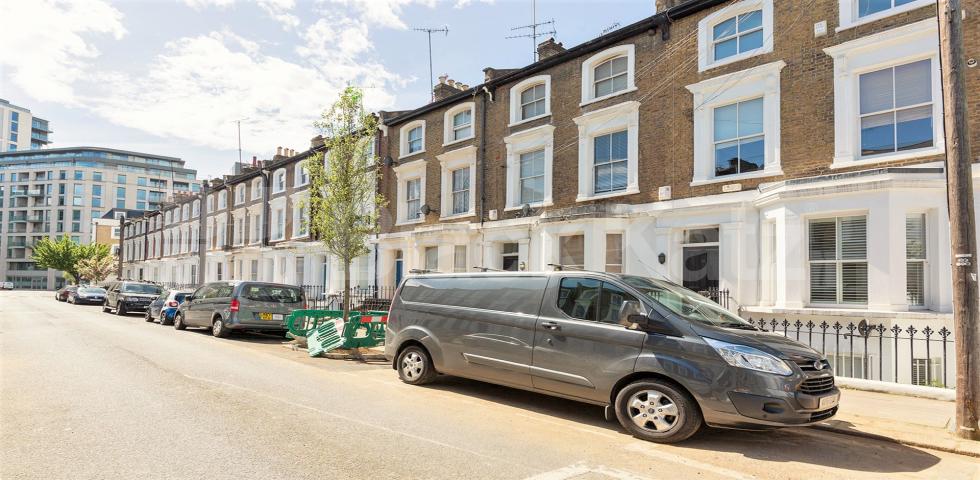 			1 Bedroom, 1 bath, 1 reception Flat			 Overstone Road, Hammersmith, HAMMERSMITH